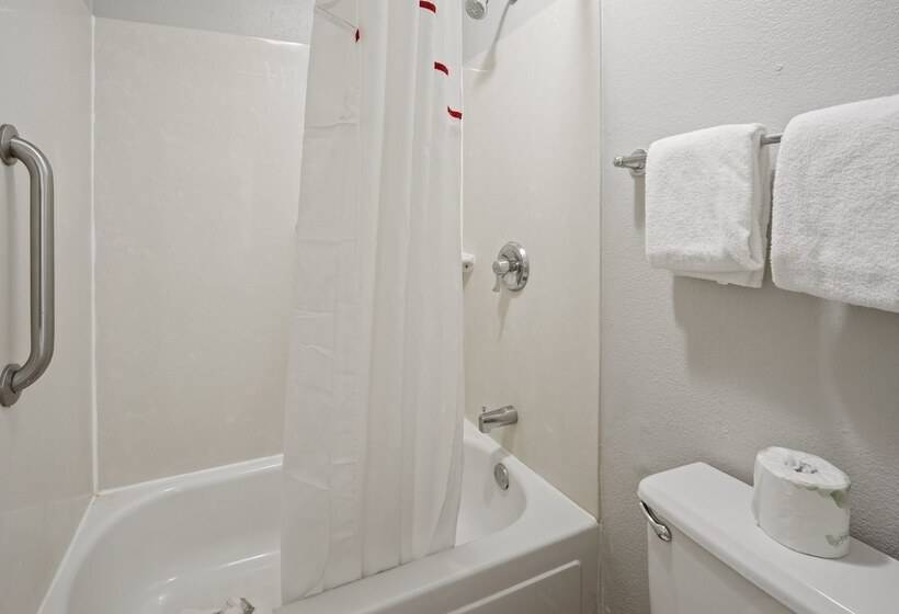 Отель Red Roof Inn Greensboro Airport