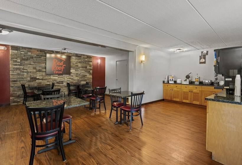 Отель Red Roof Inn Greensboro Airport