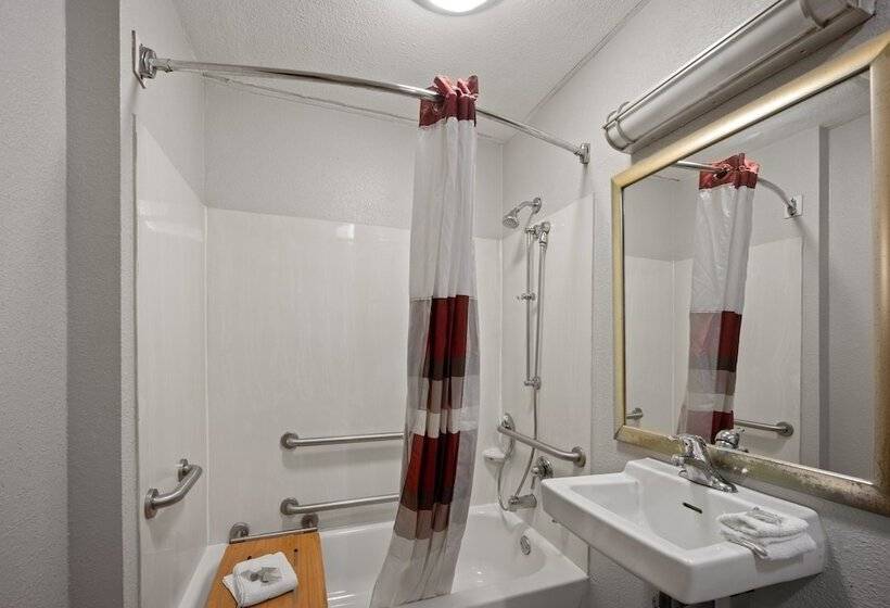 Отель Red Roof Inn Greensboro Airport