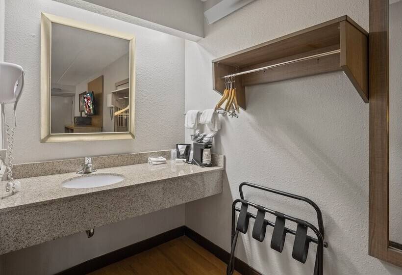 هتل Red Roof Inn Greensboro Airport