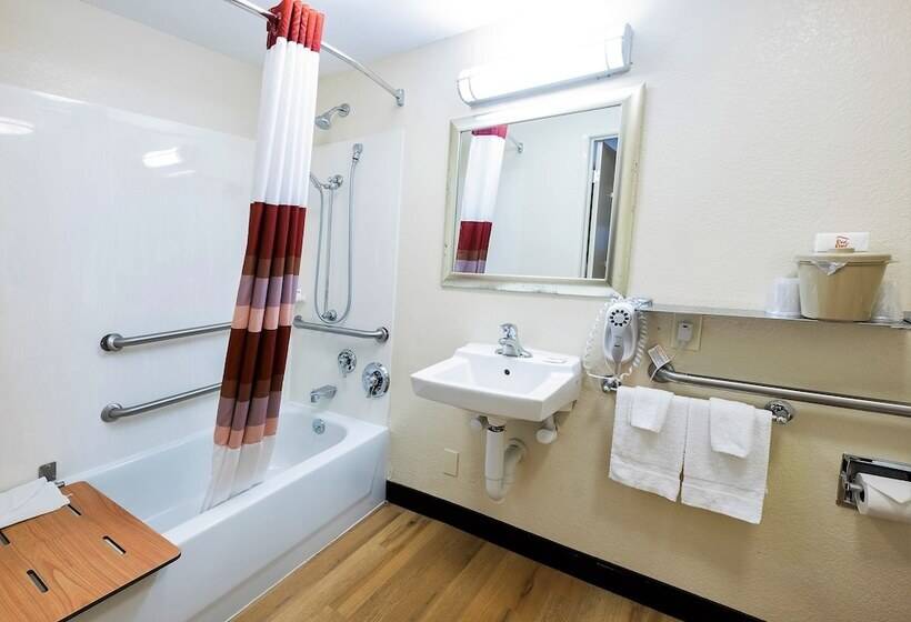 בית מלון כפרי Red Roof Inn St Clairsville  Wheeling West