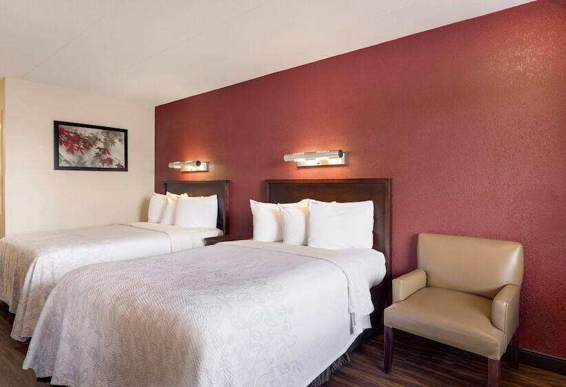 هتل Super 8 By Wyndham Deerfield   Northbrook