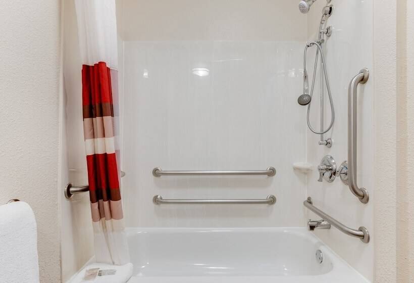 هتل Super 8 By Wyndham Deerfield   Northbrook