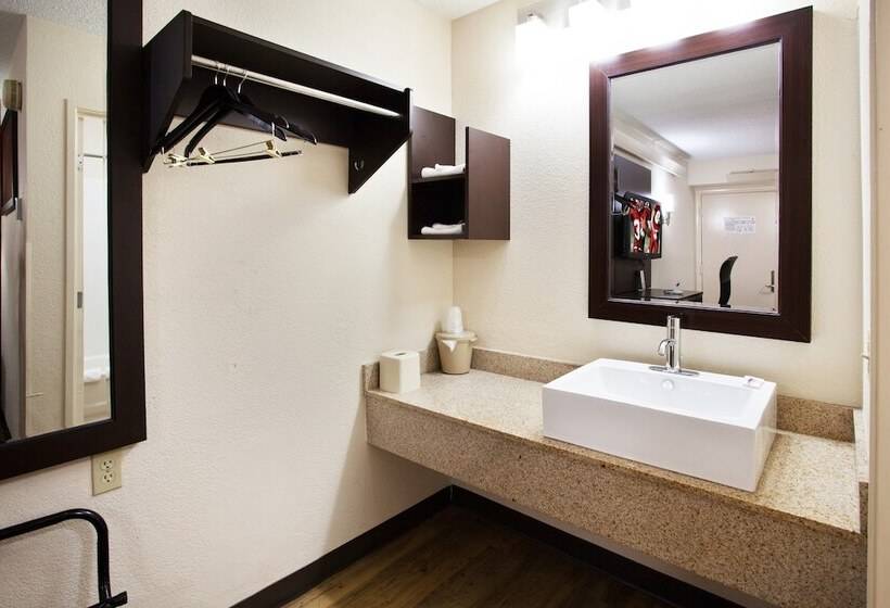 هتل Red Roof Inn Plus+ Nashville Fairgrounds