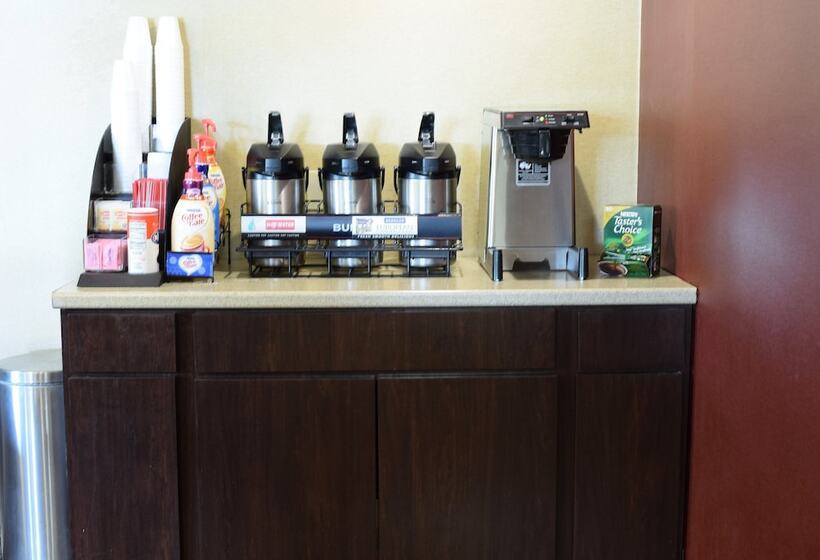 ホテル Red Roof Inn Plus+ University At Buffalo Amherst