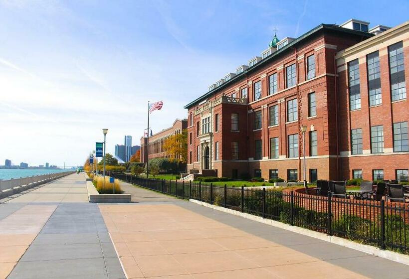 فندق Roberts Riverwalk Urban Resort