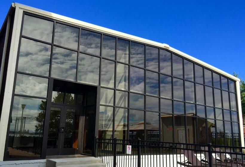 فندق Roberts Riverwalk Urban Resort