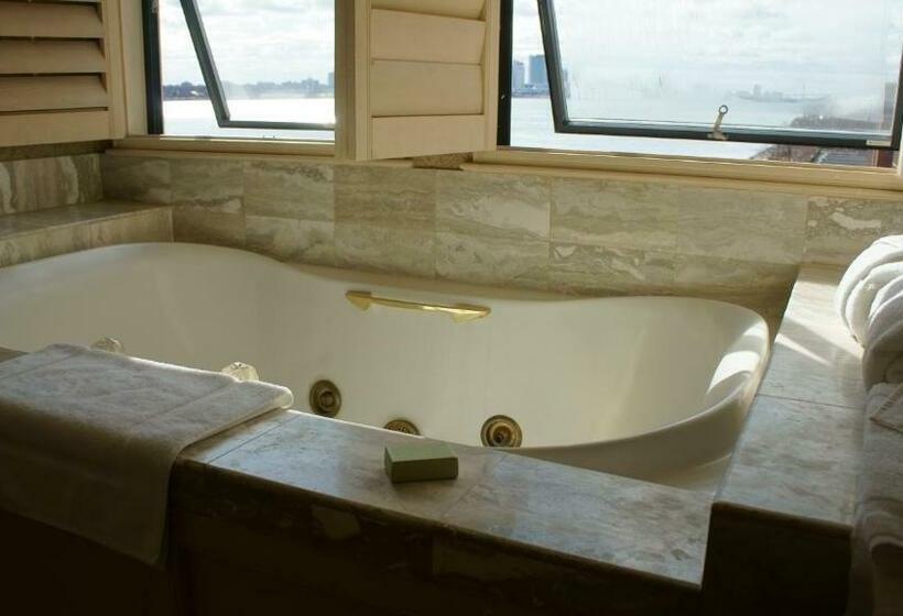 فندق Roberts Riverwalk Urban Resort