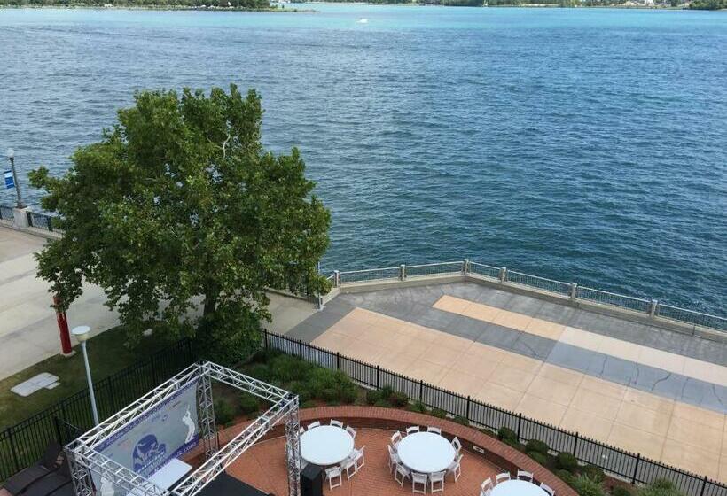 فندق Roberts Riverwalk Urban Resort