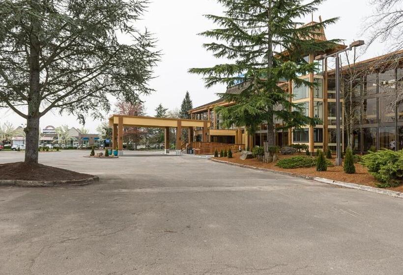 Отель Rodeway Inn & Suites Portland   Jantzen Beach