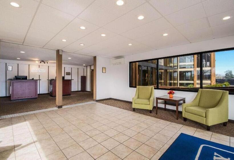 Отель Rodeway Inn & Suites Portland   Jantzen Beach