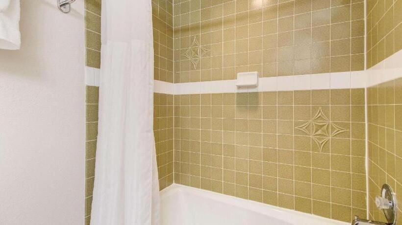 Отель Rodeway Inn & Suites Portland   Jantzen Beach