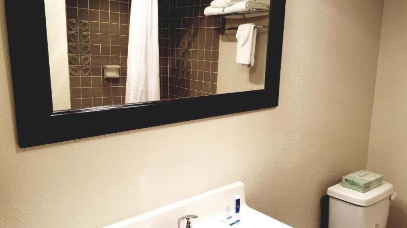 Отель Rodeway Inn & Suites Portland   Jantzen Beach