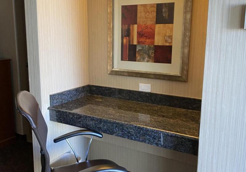 فندق Royal Pacific Motor Inn