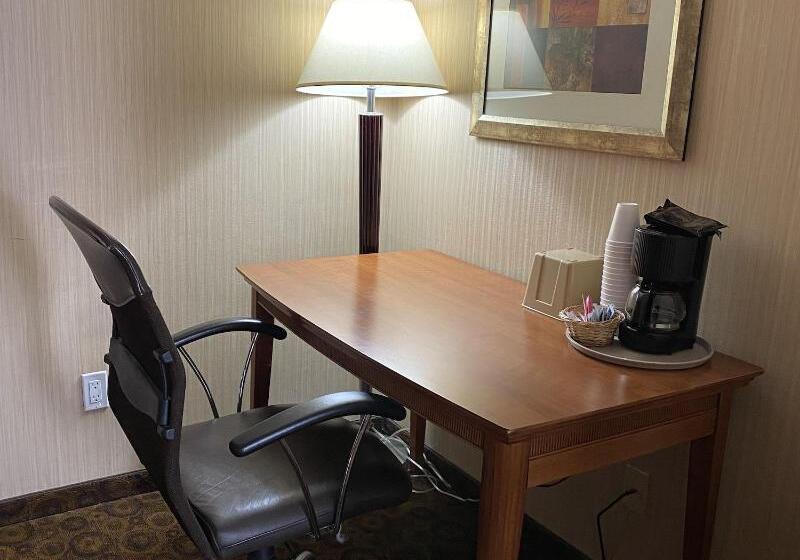 فندق Royal Pacific Motor Inn