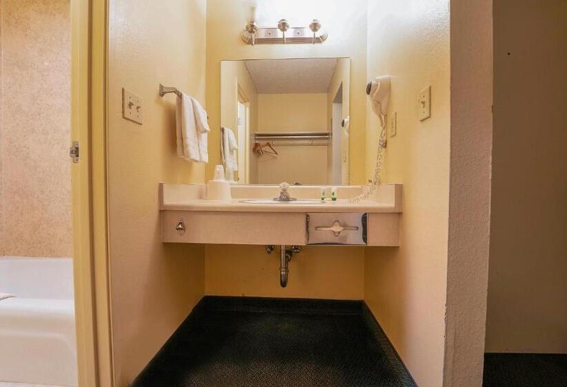 فندق Royal Plaza Inn