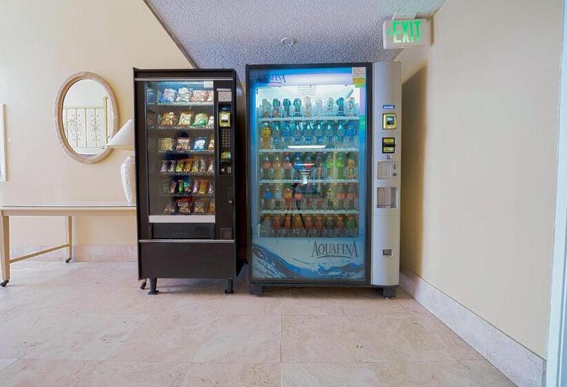 فندق Royal Plaza Inn