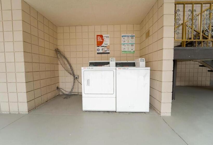 فندق Royal Plaza Inn