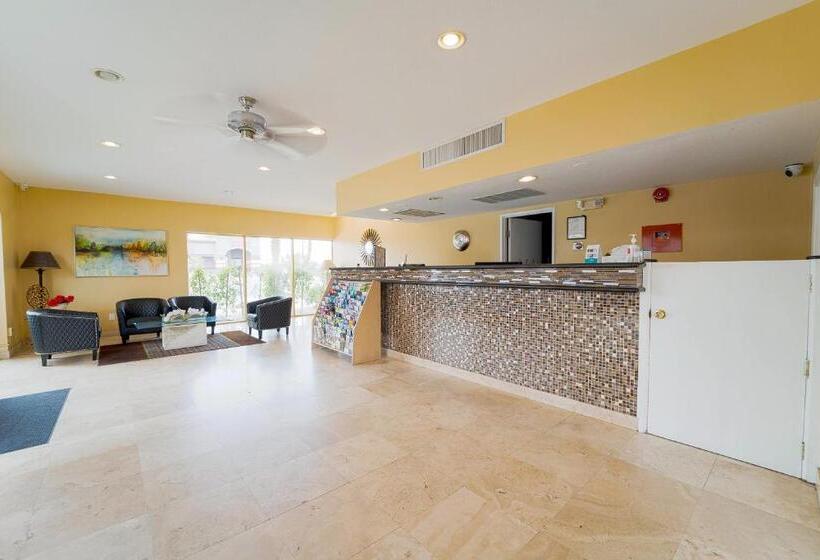 فندق Royal Plaza Inn