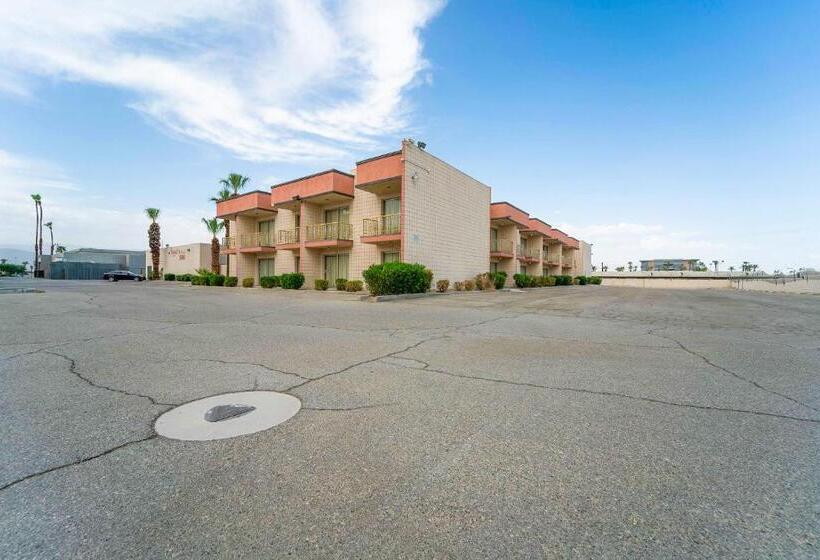 فندق Royal Plaza Inn