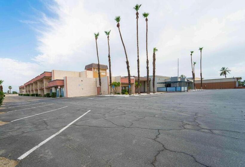 فندق Royal Plaza Inn