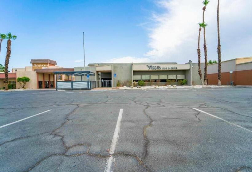 فندق Royal Plaza Inn