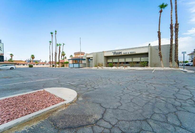 فندق Royal Plaza Inn