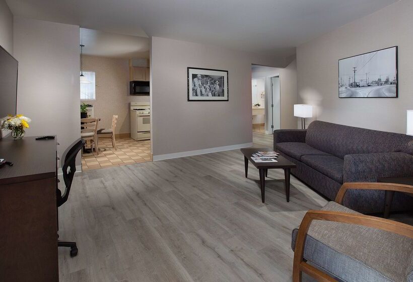 هتل Safari Inn, A Coast