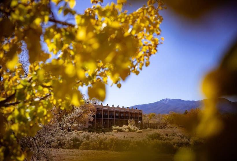 ホテル Sagebrush Inn & Suites