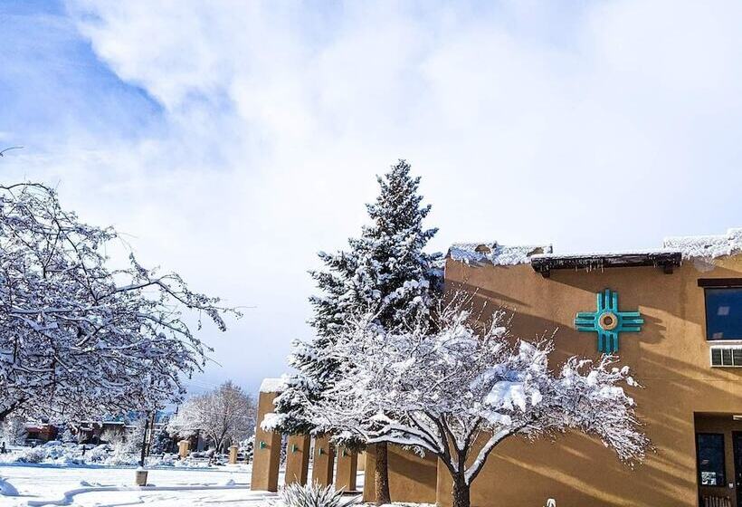 ホテル Sagebrush Inn & Suites