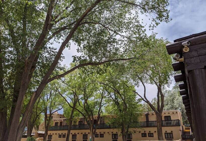 ホテル Sagebrush Inn & Suites