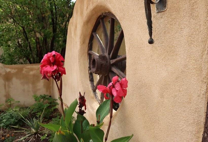 ホテル Sagebrush Inn & Suites