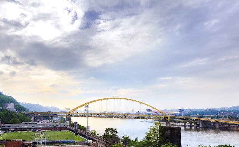 Sheraton Pittsburgh Hotel At Station Square