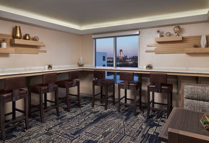 호텔 Sheraton Richmond Airport