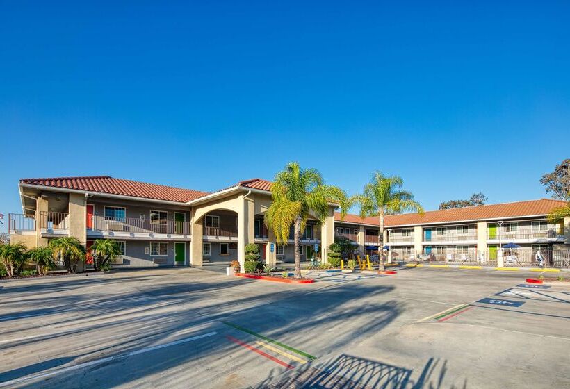 בית מלון כפרי Signature Temecula