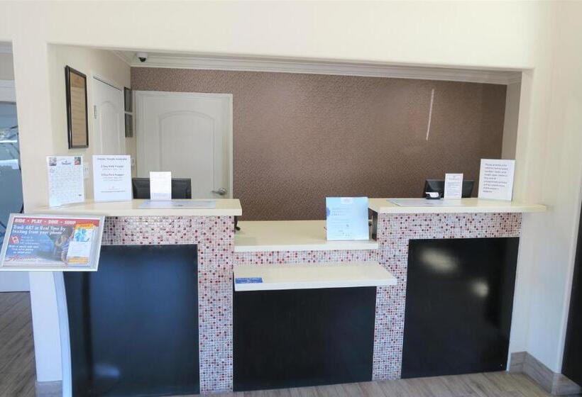 בית מלון כפרי Solara Inn And Suites