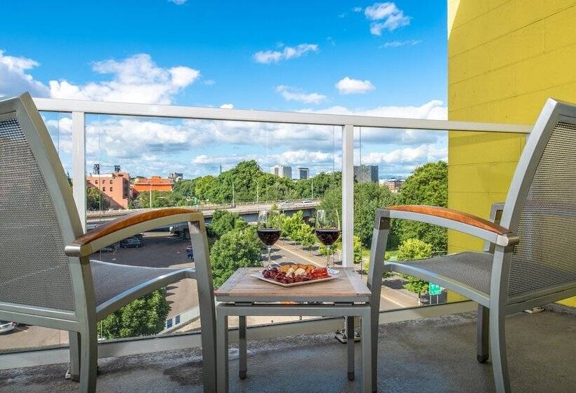 Staypineapple, Hotel Rose, Downtown Portland