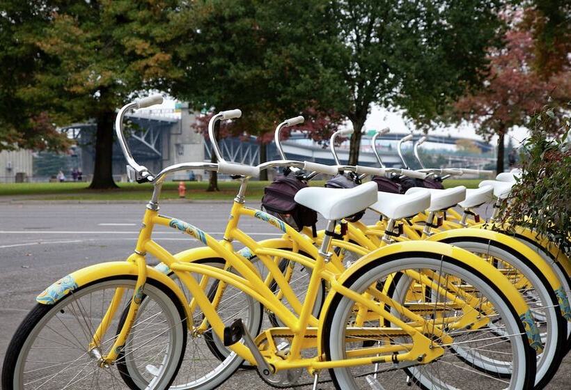 Staypineapple, Hotel Rose, Downtown Portland