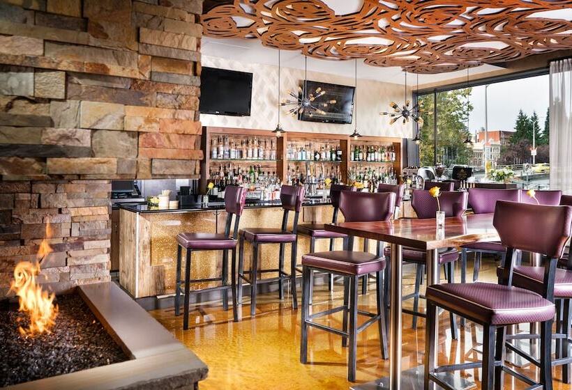 Staypineapple, Hotel Rose, Downtown Portland