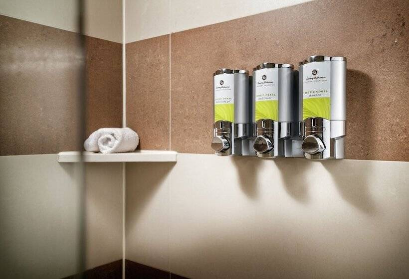 Staypineapple, Hotel Rose, Downtown Portland