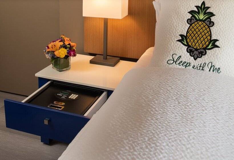 Staypineapple, Hotel Rose, Downtown Portland