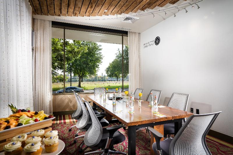 Staypineapple, Hotel Rose, Downtown Portland