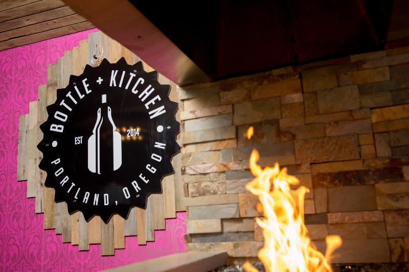 Staypineapple, Hotel Rose, Downtown Portland