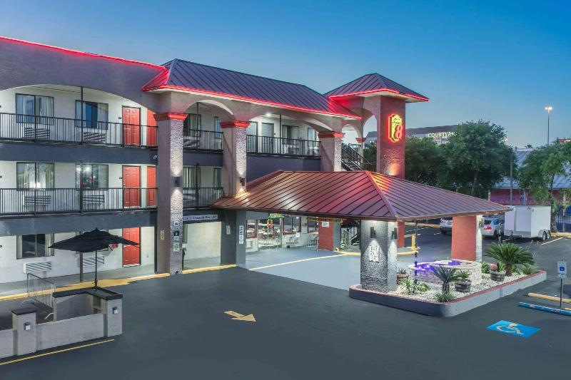 هتل Super 8 By Wyndham Austin University/downtown Area
