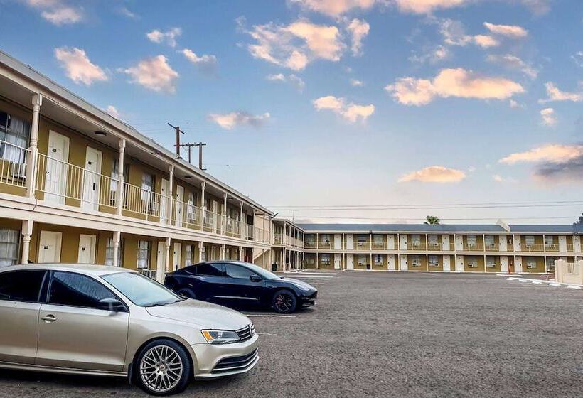 فندق Super 8 By Wyndham Blythe