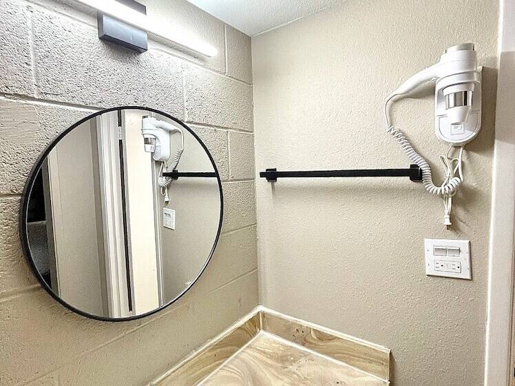 酒店 Super 8 By Wyndham Blythe