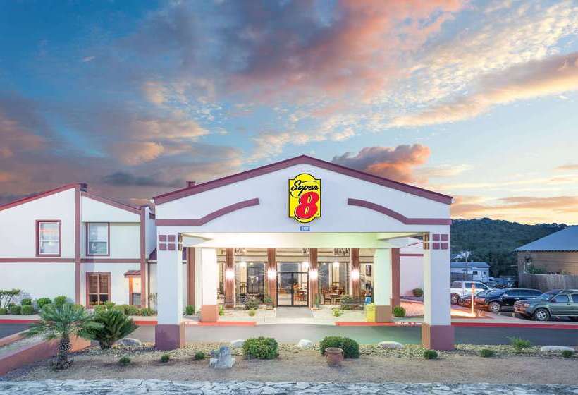 בית מלון כפרי Super 8 By Wyndham Kerrville Tx