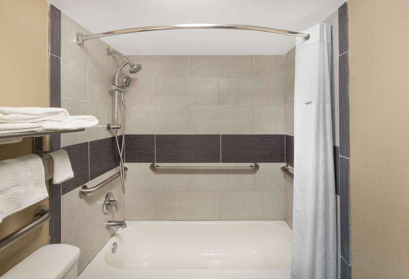 هتل Super 8 By Wyndham Kingsville