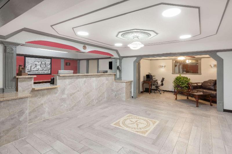 هتل Super 8 By Wyndham Kingsville