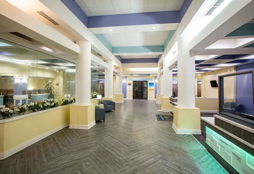 هتل Super 8 By Wyndham Mobile I65